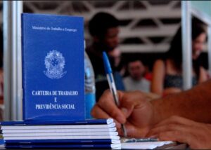 Menor Aprendiz - Dano Moral Coletivo - Carteira de trabalho